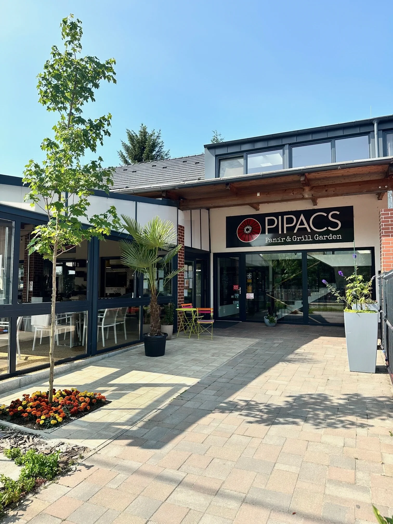 Pipacs Panír & Grill Garden Vendégház Győrújbarát