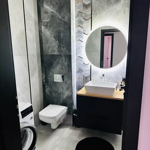 2nd Bathroom 