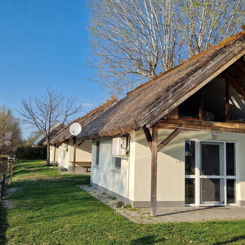 Balaton Center Kő- és Mobilházak Balatonfűzfő ★ 4