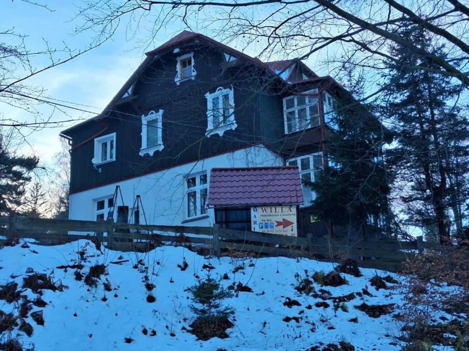 Willa, 5 pokoi z Lazienkami, jadalnia, kuchnia, sala kominkowa na spotkania z zabawa