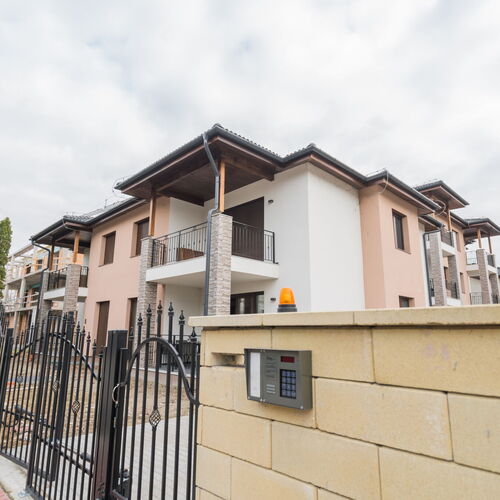 Honvéd 77 II. Apartman by BLTN Balatonlelle ★ 2