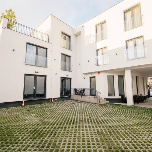 parcare interioara -3 locuri 