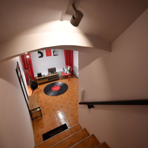 Intrarea  separata cu coborare la subsol