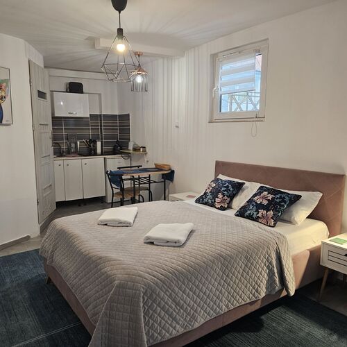 studio 
Pokój dwuosobowy z aneksem kuchennym z wejściem od ogrodu