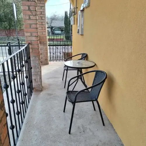 Első h&aacute;z terasz