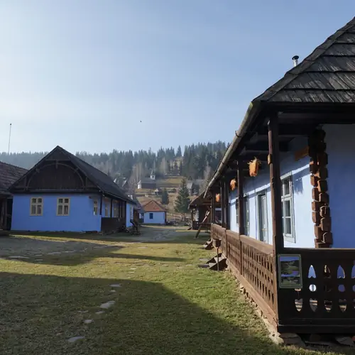 L&aacute;tk&eacute;p az udvarr&oacute;l
