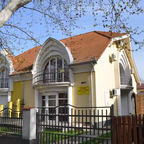 S48  Apartmanház Siófok 003 kép