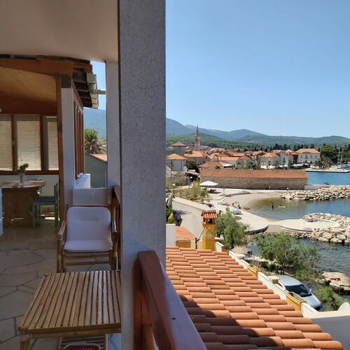 Apartment Next to the sea Jelsa  2