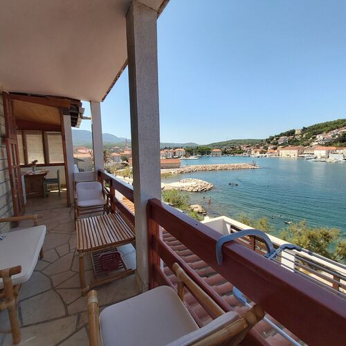 Apartment Next to the sea Jelsa