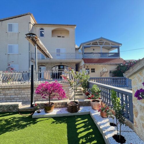 Apartment Blumen Garten Familie Tribunj