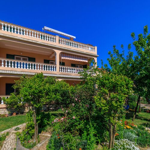 Apartments Ivan C Lopar