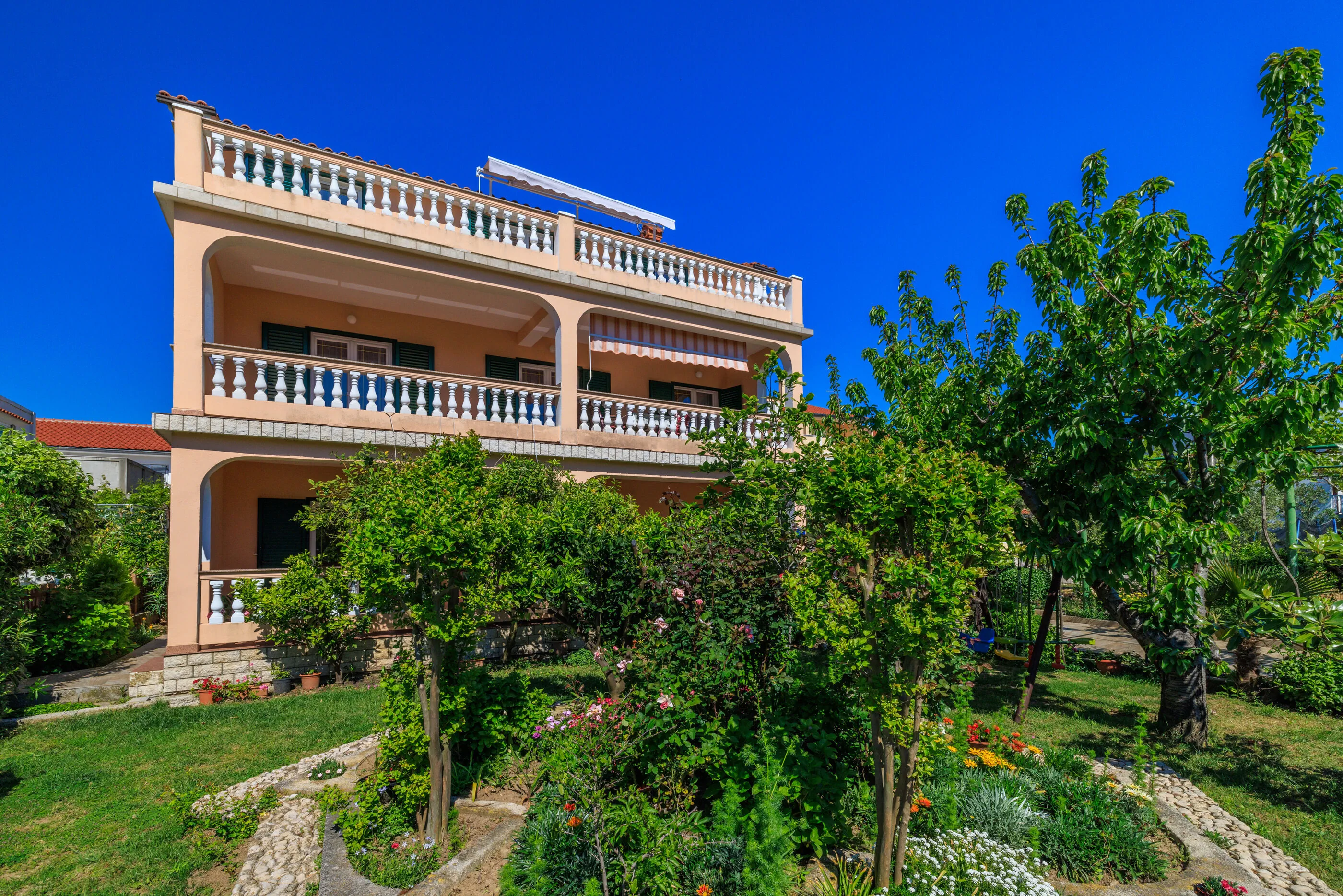 Apartments Ivan C Lopar