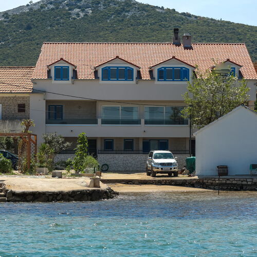 Apartments Seafront Mrljane  4