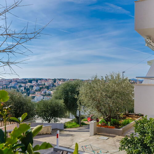 Apartments Modric Okrug Gornji  3