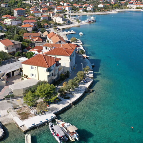 Apartments Tiho Vinisce  4