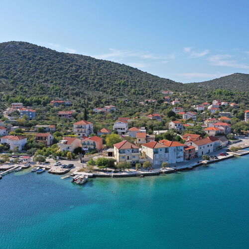 Apartments Tiho Vinisce  3