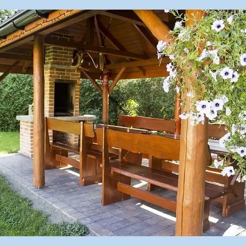 Altanka z murowanym grillem