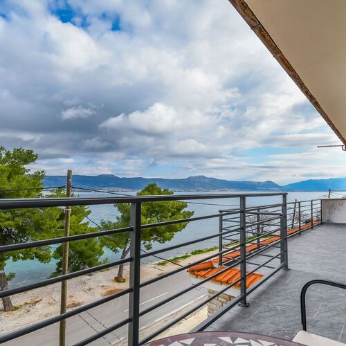 Apartment Nela Arbanija