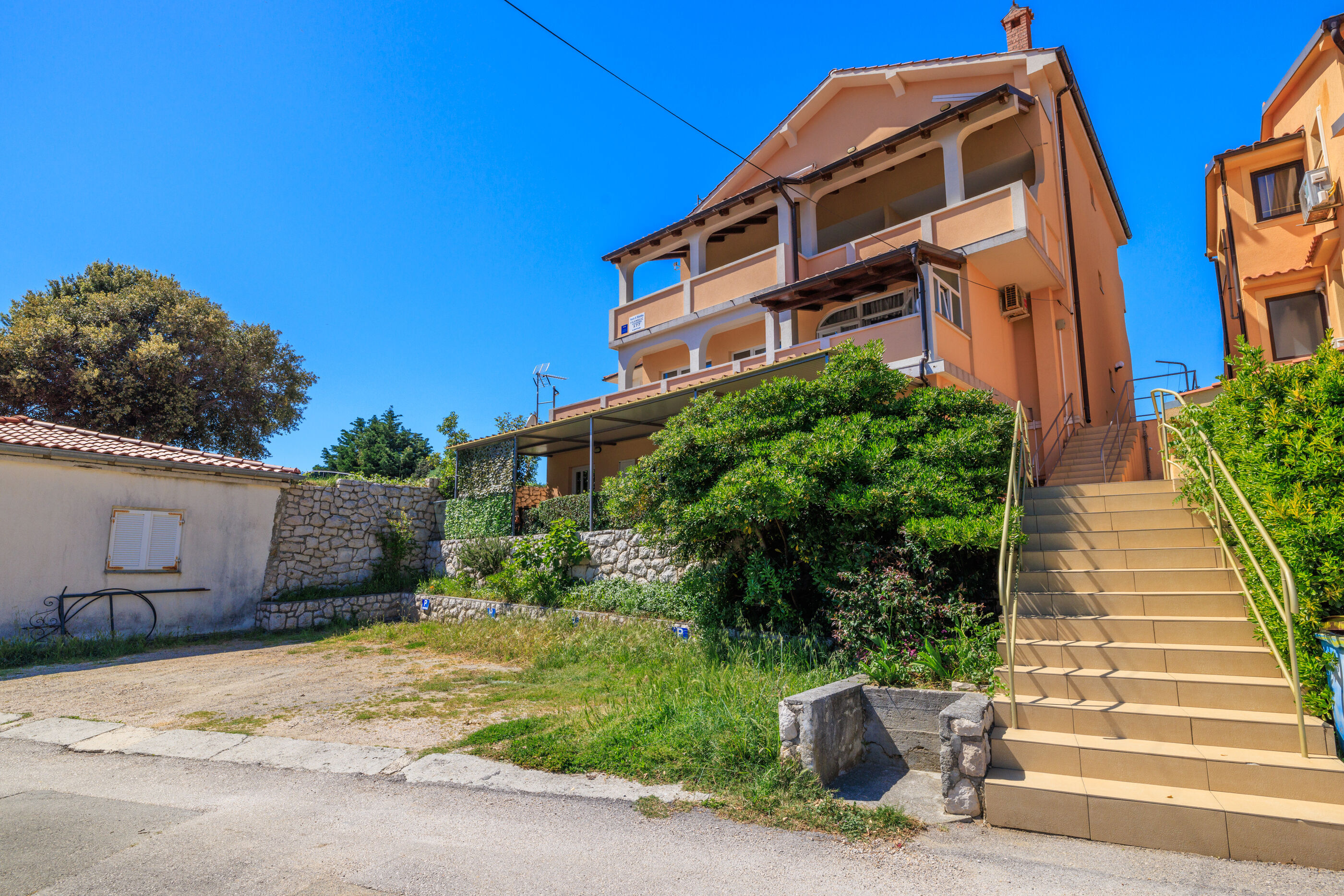 Apartments Ruzica F Lopar