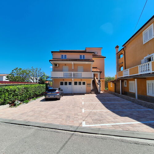 Apartments Dijana Lopar  2