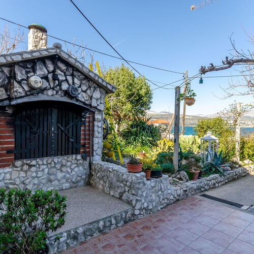 Apartment Mare Arbanija  3