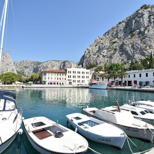 Apartment Cute Omis  4