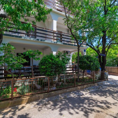 Apartments Bono Karlobag  3