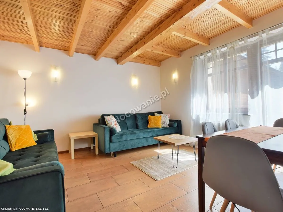 Salon z wyjściem na taras