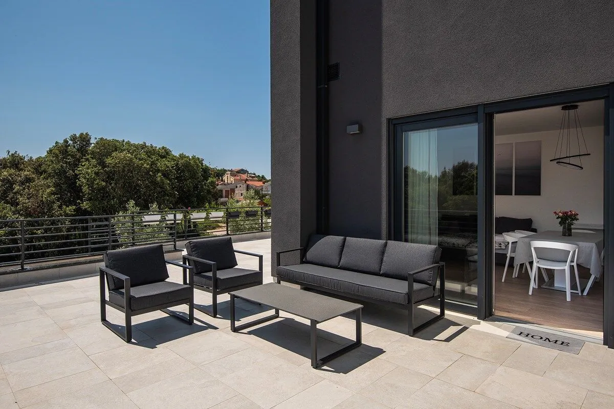Cube Box House Pjescana Uvala