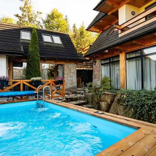 Kompleks Delta House - basen