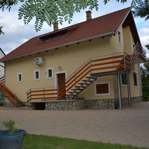 Berta Apartmanház Balatonföldvár ★★★ 4