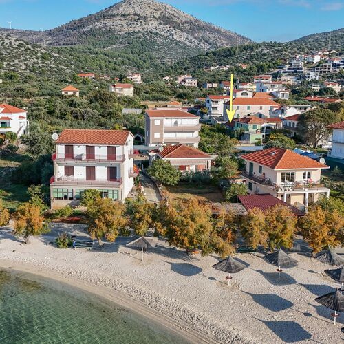 House Dvor Seget Vranjica