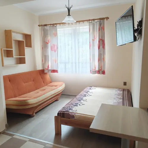 Pok&oacute;j 3/4os widok na las 