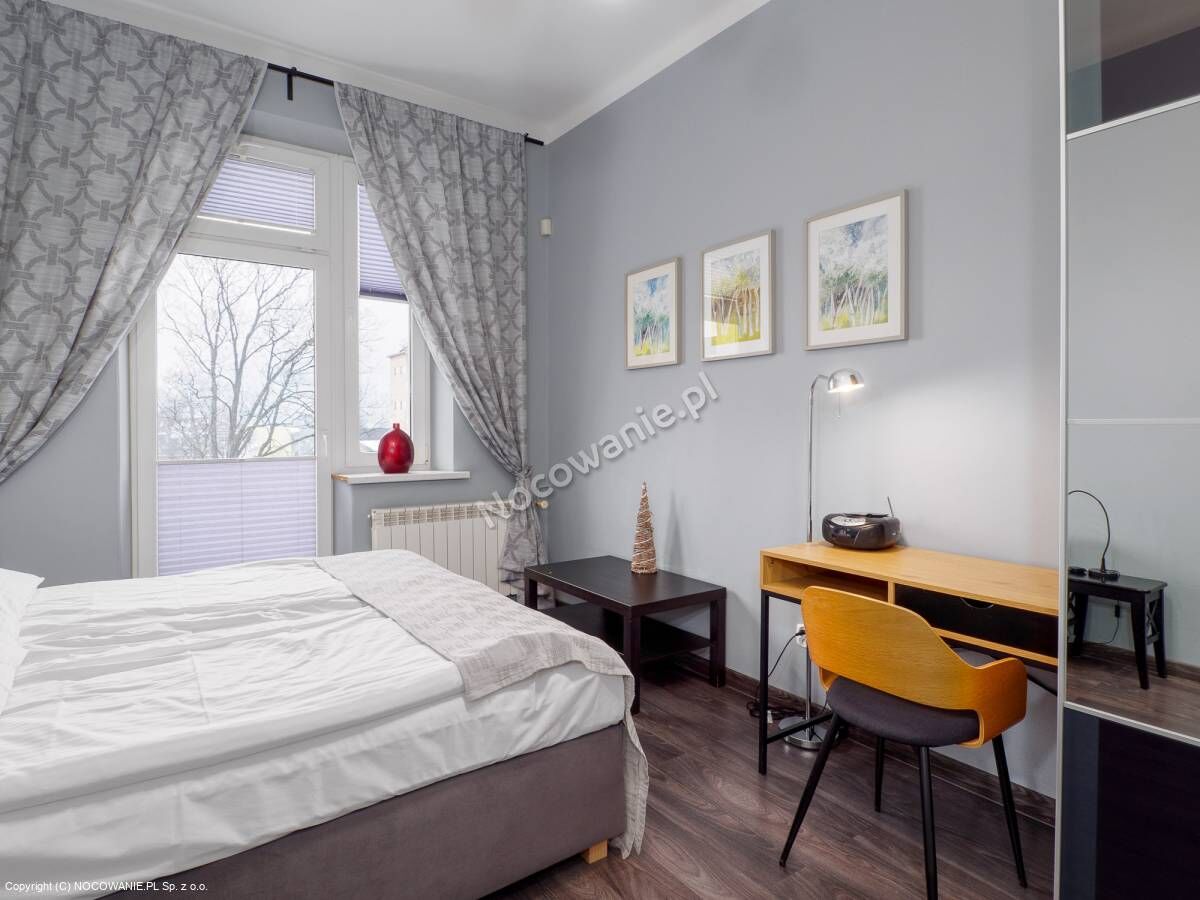 Ap.2pietro, 60m2- sypialnia z 3 łóżkami pojedynczymi (2 można łączyć)
