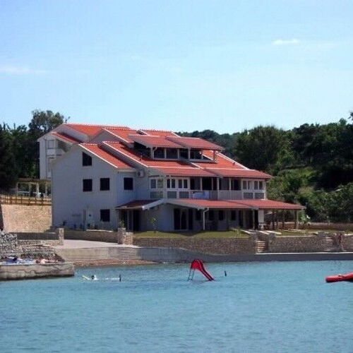 Apartments Mare Kampor  2
