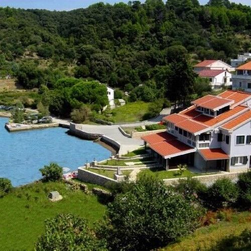 Apartments Mare Kampor