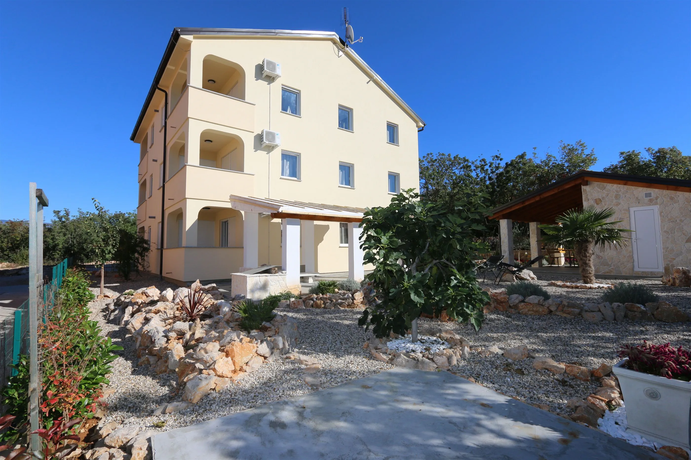 Apartments Rogic- Klimno
