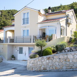 Apartment Cozy apartment with terrace overlooking the town Skradin