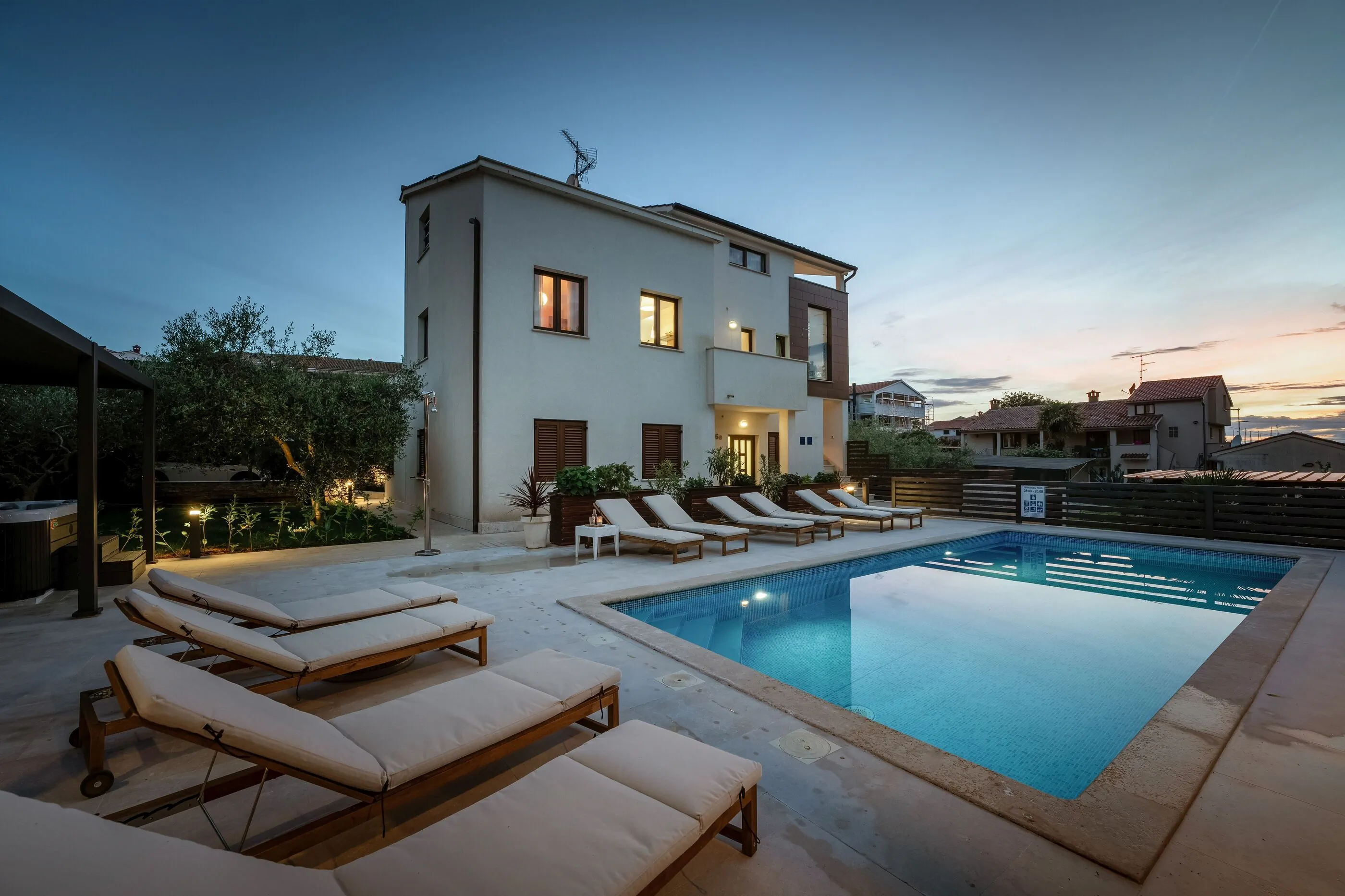 Apartment Residence Mala 1 s bazenom i whirlpool-om Funtana