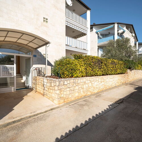 Apartment CRVENA UVALA Zambratija  3