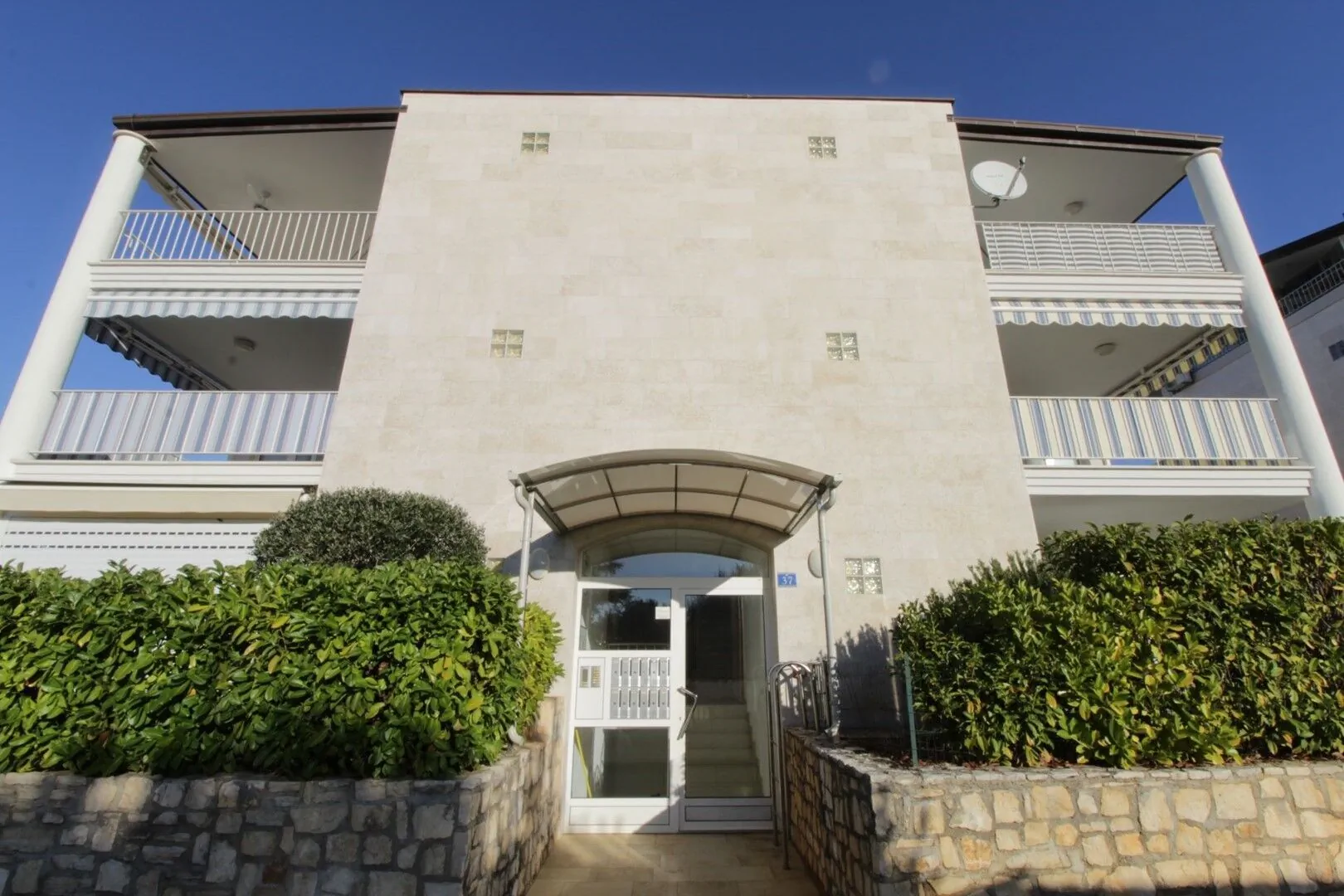 Apartment CRVENA UVALA Zambratija