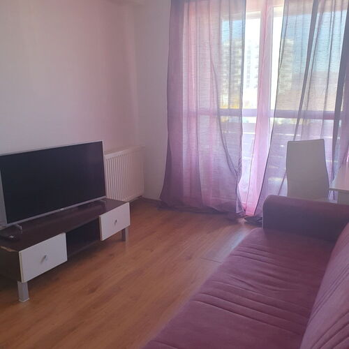 Smart tv netflix.,balcon,canapea extensibila.