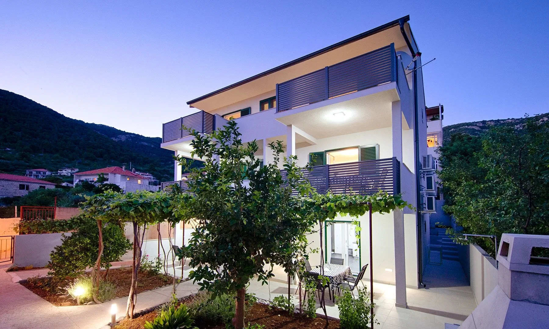 Apartments And Rooms By The Sea Komiža, Vis - 9722 Komiža