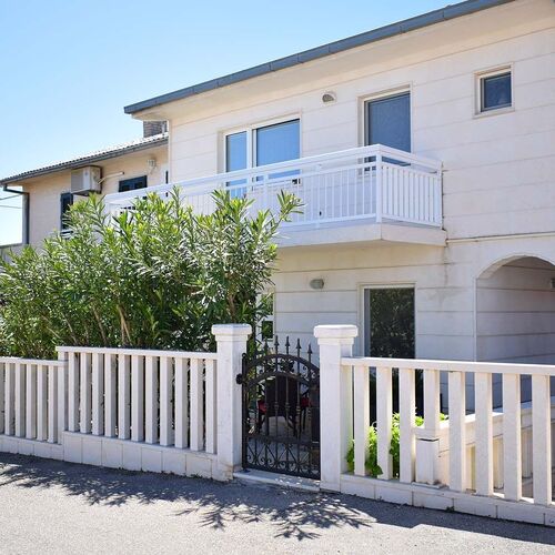 Apartmanok Parkolóhellyel Rastici, Ciovo - 20664 Rastići