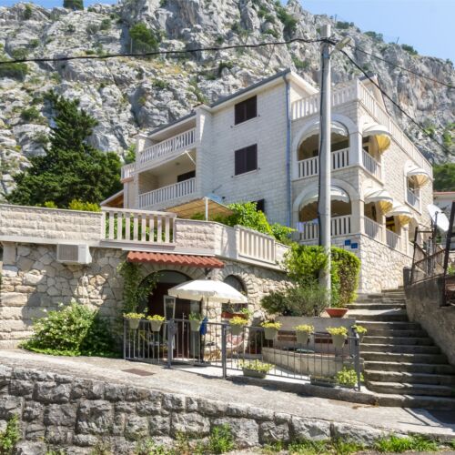 Apartmanok Parkolóhellyel Omis - 20787 Omiš  2