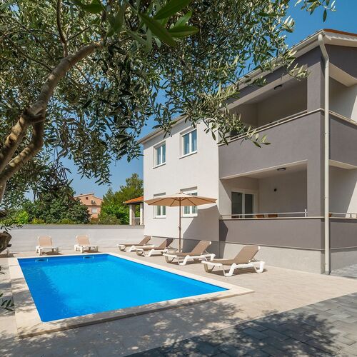 Apartmanok Családok Részére Medencével Medulin - 20909  2