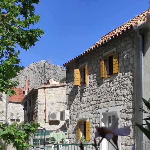 Apartmanok Parkolóhellyel Omis - 21053 Omiš  2