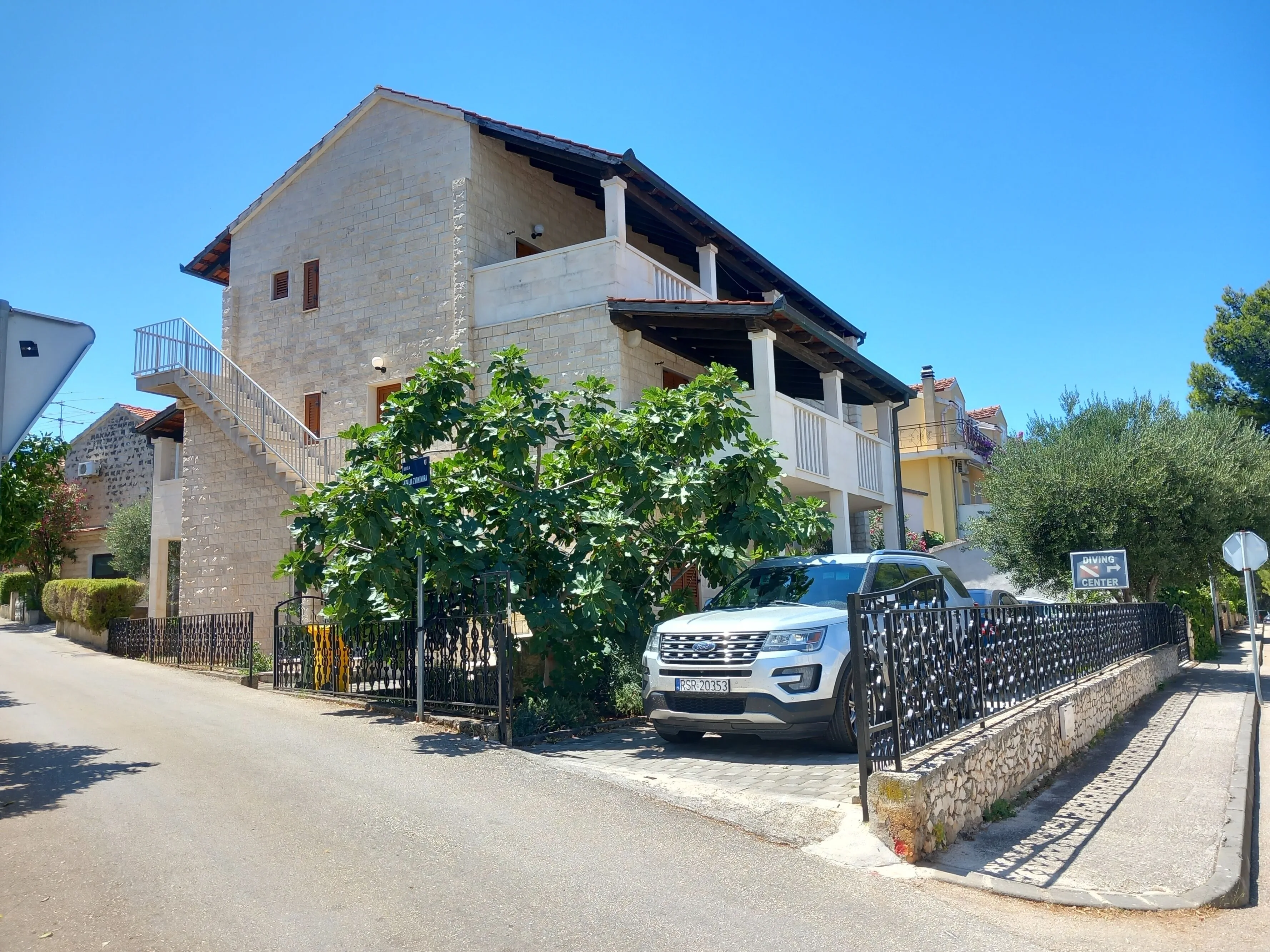 Apartments With Parking Space Supetar, Brač - 21110 Supetar