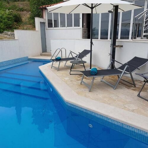 Apartmanok Családok Részére Medencével Marusici, Omis - 21377 Marušići