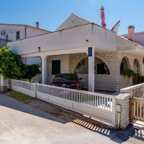Apartmanok Parkolóhellyel Vir - 21494  2